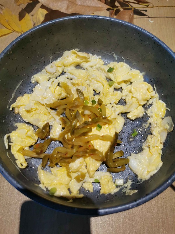 榨菜絲炒雞蛋的做法-咸鮮味炒菜譜