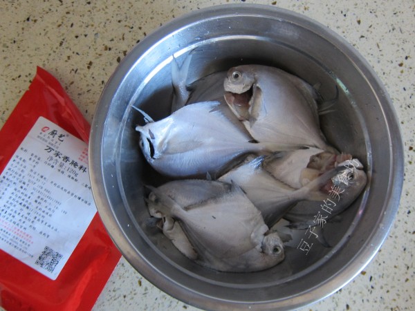 烤魚的做法-香辣味烤菜譜-易網<a href=http://www.gyfww.com/ target=_blank class=infotextkey>健康養生</a>網 烤魚的做法-香辣味烤菜譜