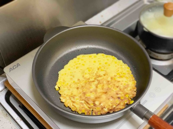 黃金玉米雞蛋餅的做法-甜味煎菜譜-易網健康養生網 黃金玉米雞蛋餅的做法-甜味煎菜譜