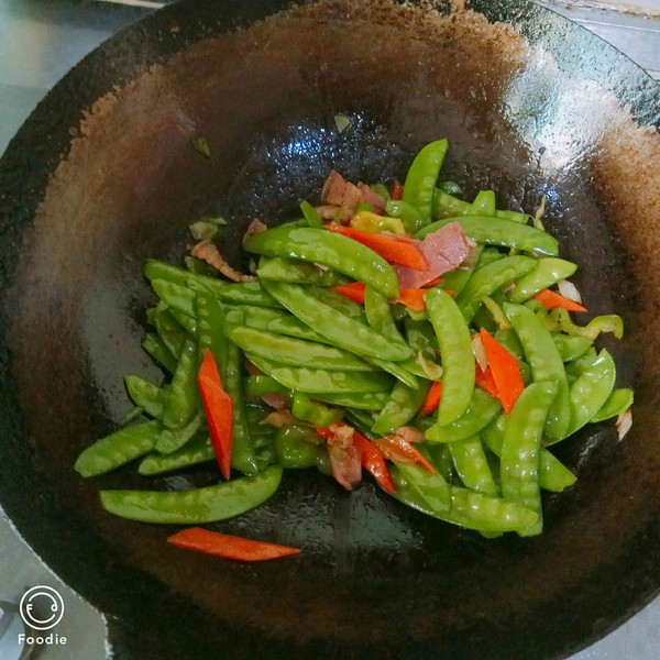 臘肉荷蘭豆的做法-家常味炒菜譜-易網健康養生網 臘肉荷蘭豆的做法-家常味炒菜譜