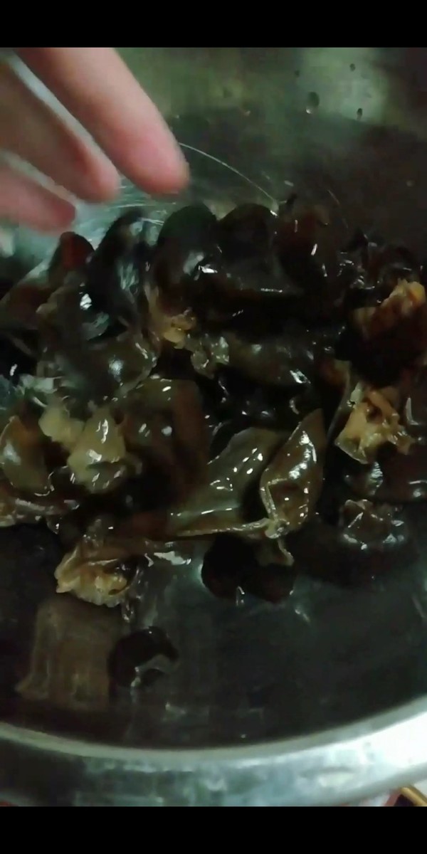 西芹木耳炒百合的做法-家常味炒菜譜