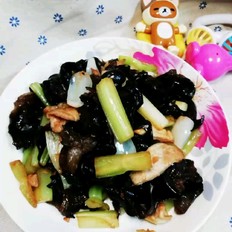 西芹木耳炒百合的做法-家常味炒菜譜