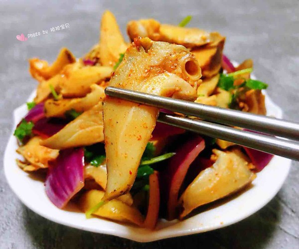 圓蔥拌假鮑魚的做法-酸辣味拌菜譜