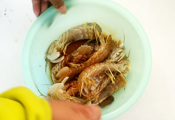 香烤皮皮蝦的做法-黑椒味烤菜譜