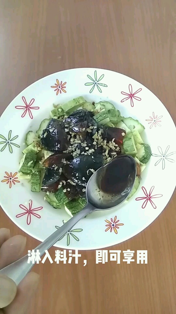 旱黃瓜拌皮蛋的做法-家常味拌菜譜