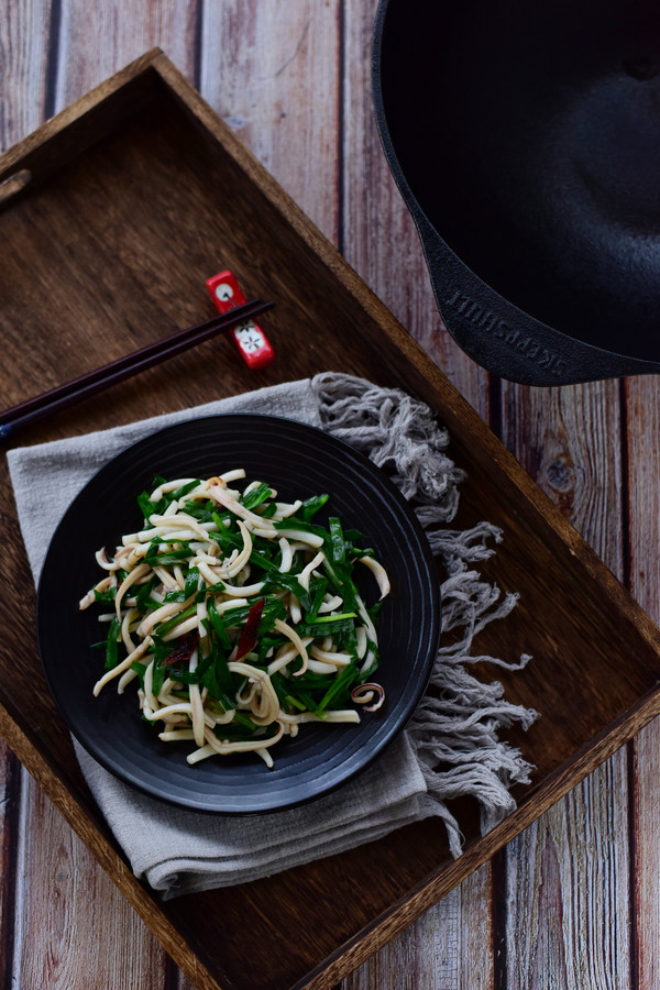 韭菜炒魷魚的做法-咸鮮味炒菜譜