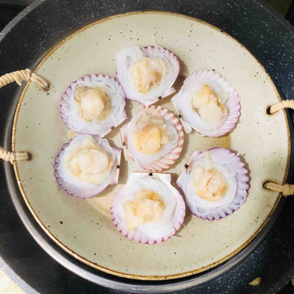 蒜蓉粉絲蒸扇貝的做法-醬香味蒸菜譜