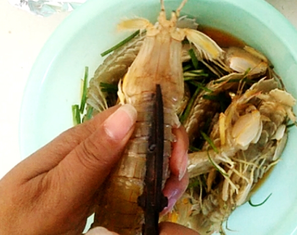 香烤皮皮蝦的做法-黑椒味烤菜譜