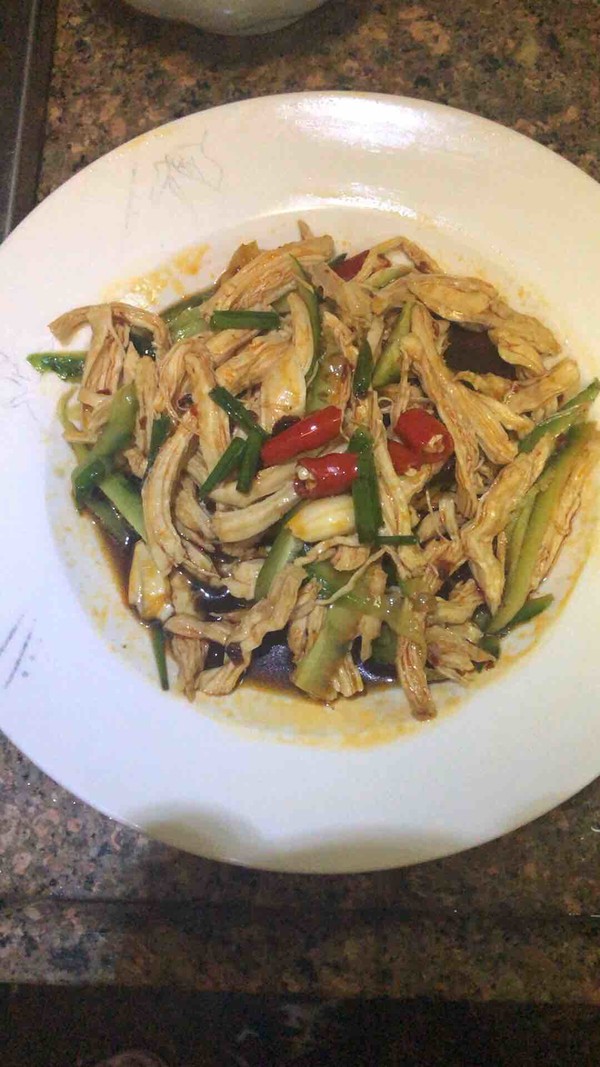 涼拌雞絲的做法-香辣味煮菜譜