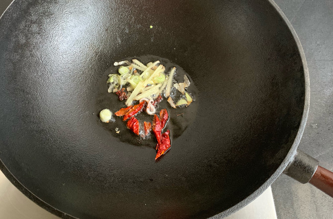 韭菜炒魷魚的做法-咸鮮味炒菜譜