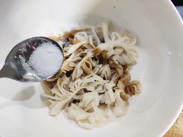 西芹涼拌牛百葉的做法-家常味拌菜譜