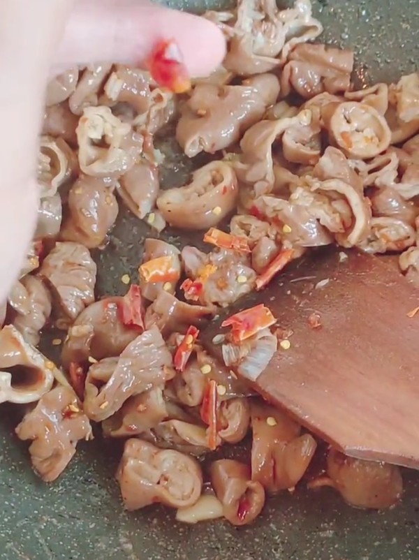 火爆肥腸的做法-香辣味爆菜譜