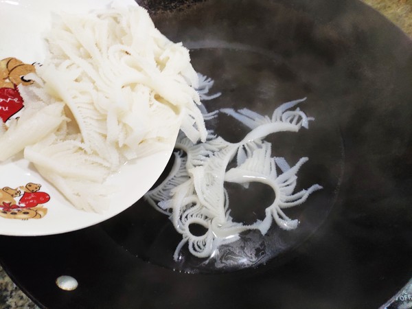 西芹涼拌牛百葉的做法-家常味拌菜譜