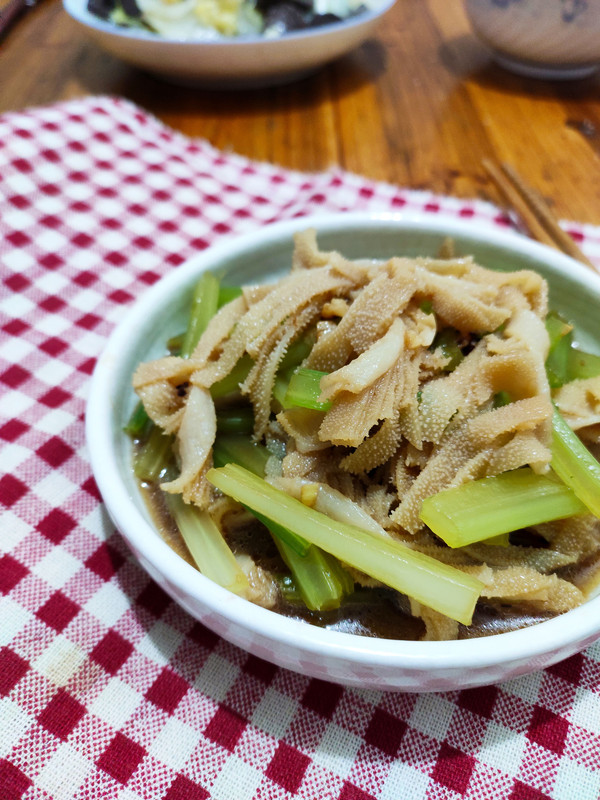 西芹涼拌牛百葉的做法-家常味拌菜譜