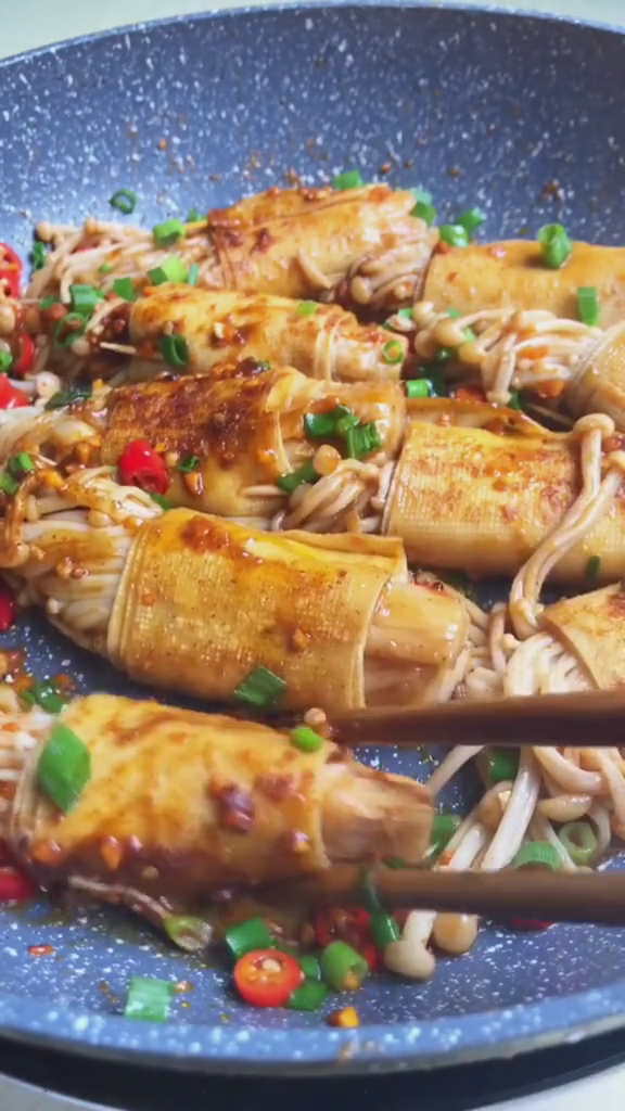 千張卷金針菇的做法-家常味燒菜譜