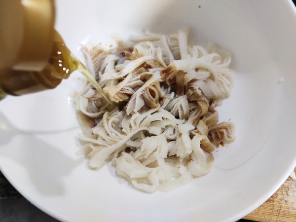 西芹涼拌牛百葉的做法-家常味拌菜譜