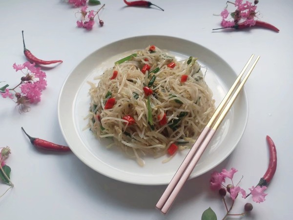 爆炒。酸辣綠豆芽的做法-咸鮮味炒菜譜