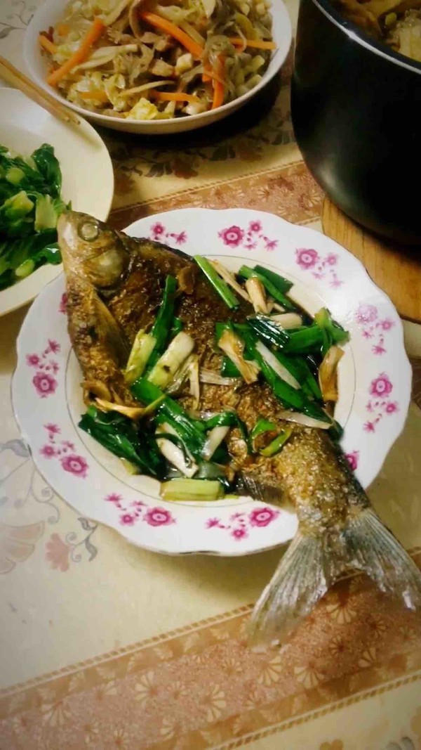 蒜香鳊魚的做法-家常味燒菜譜-易網健康養生網 蒜香鳊魚的做法-家常味燒菜譜