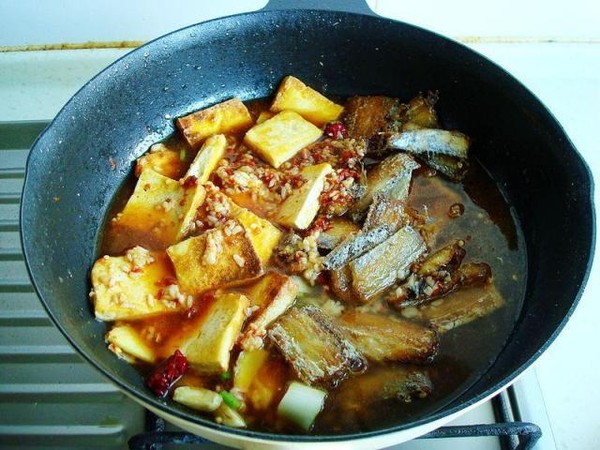 帶魚燉豆腐的做法-家常味燉菜譜