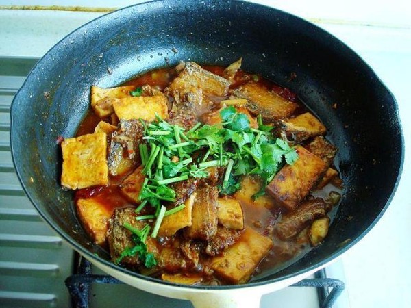 帶魚燉豆腐的做法-家常味燉菜譜