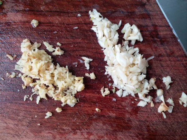 爽脆萵筍莖的做法-咸鮮味炒菜譜