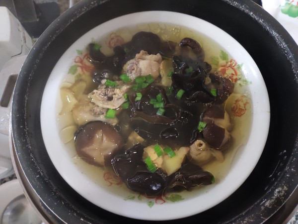 香菇木耳蒸雞的做法-咸鮮味蒸菜譜