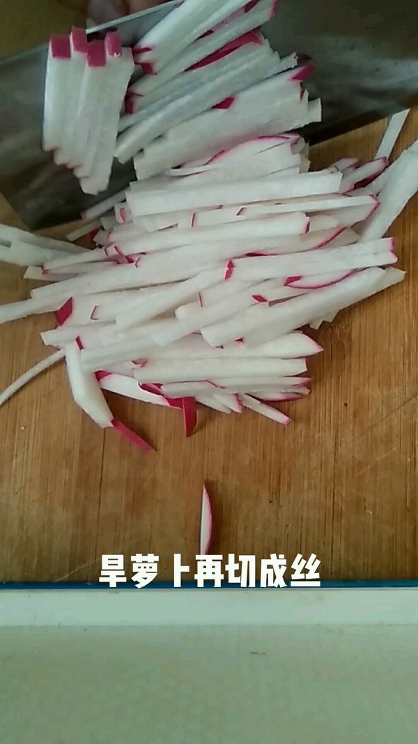 紅燒旱蘿卜的做法-家常味燒菜譜-易網(wǎng)<a href=http://www.gyfww.com/ target=_blank class=infotextkey>健康養(yǎng)生</a>網(wǎng) 紅燒旱蘿卜的做法-家常味燒菜譜