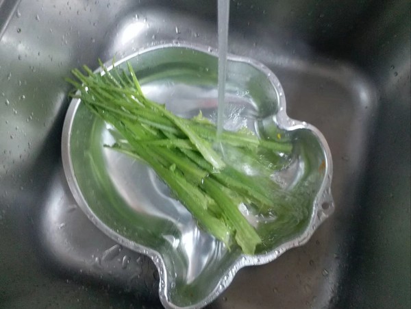 爽脆萵筍莖的做法-咸鮮味炒菜譜