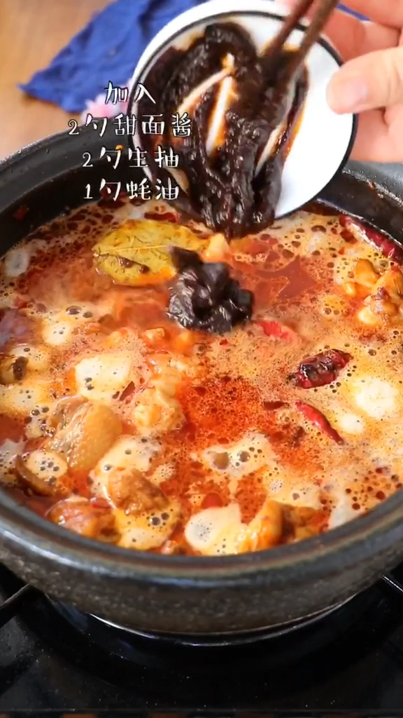 家常雞公煲的做法-咸鮮味燒菜譜-易網健康養生網 家常雞公煲的做法-咸鮮味燒菜譜