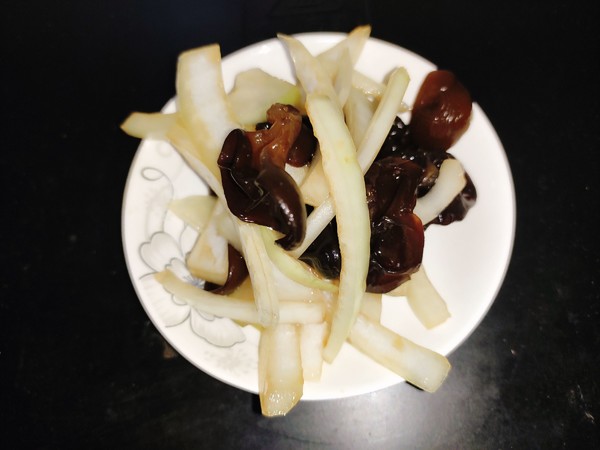 圓蔥拌木耳的做法-酸甜味拌菜譜