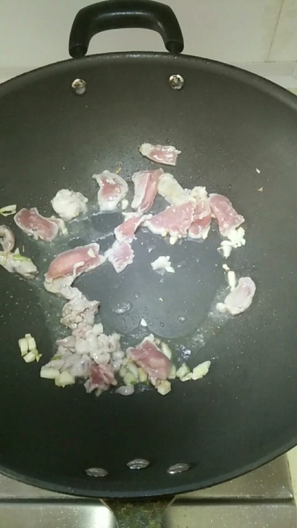 茼蒿炒肉的做法-家常味炒菜譜