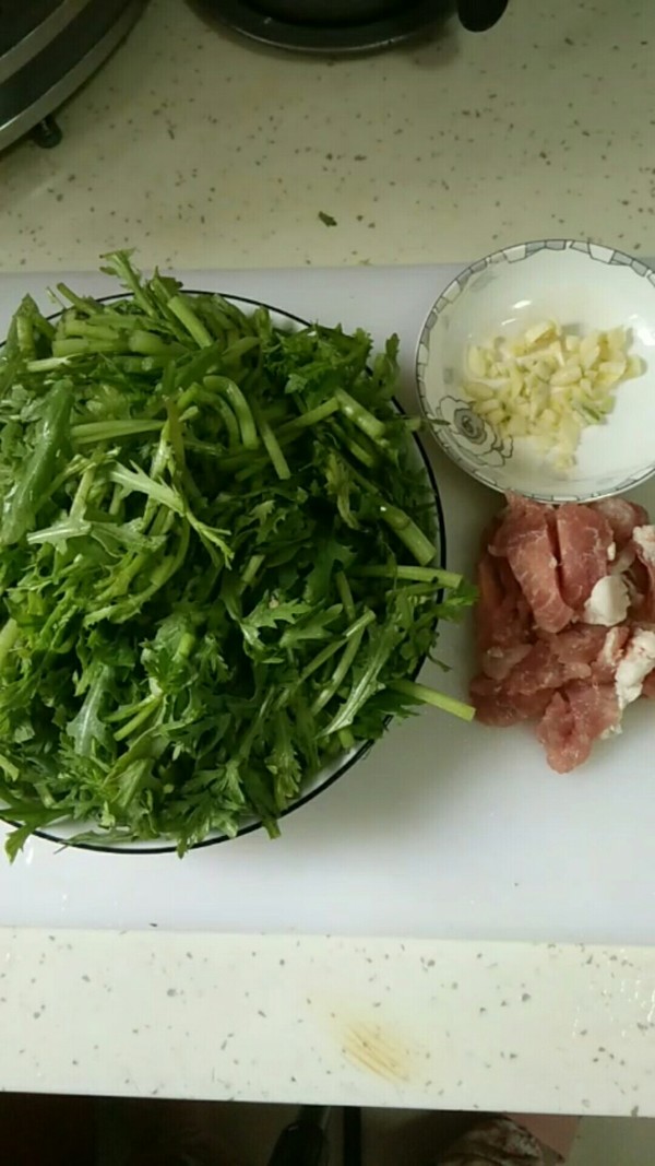 茼蒿炒肉的做法-家常味炒菜譜