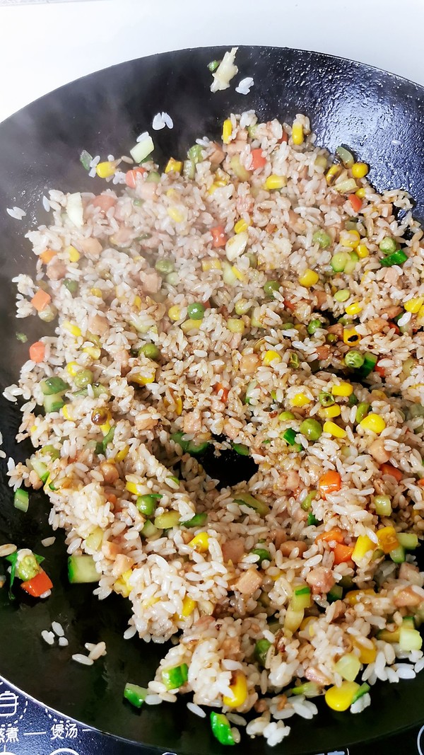 火腿炒飯的做法-咸鮮味炒菜譜