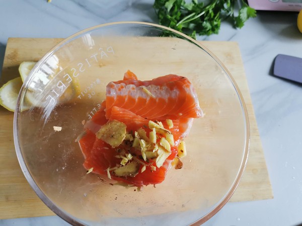 炸三文魚排的做法-咸鮮味炸菜譜