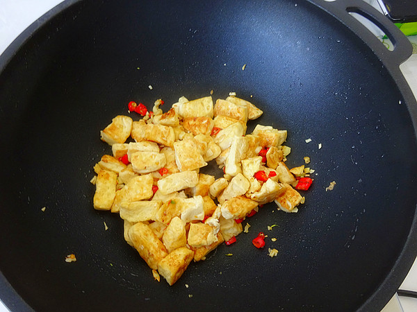 蒜香豆腐的做法-香辣味燉菜譜-易網健康養生網 蒜香豆腐的做法-香辣味燉菜譜