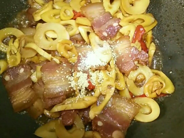竹筍炒臘肉的做法-家常味炒菜譜