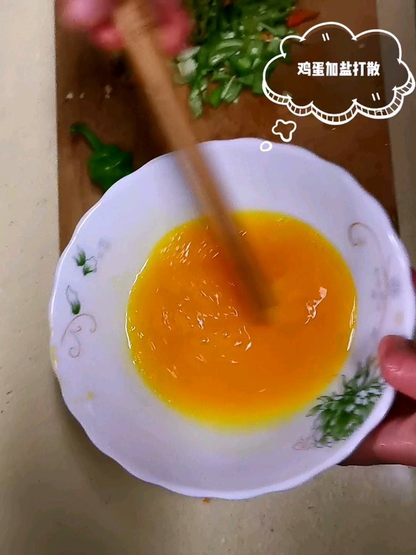 辣椒炒雞蛋的做法-家常味炒菜譜-易網健康養生網 辣椒炒雞蛋的做法-家常味炒菜譜