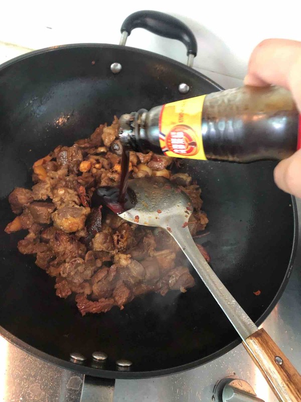 紅燒牛腩（家常版）的做法-醬香味燜菜譜