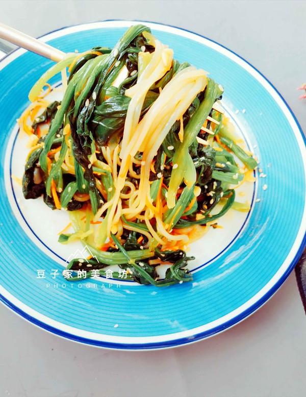無油酸爽菠菜粉絲的做法-酸辣味拌菜譜