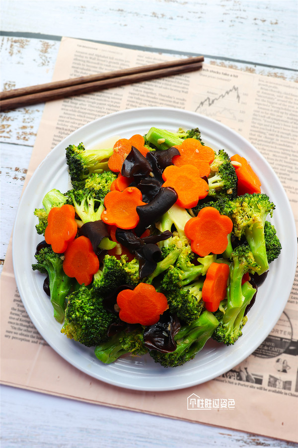 西藍花炒木耳的做法-家常味炒菜譜