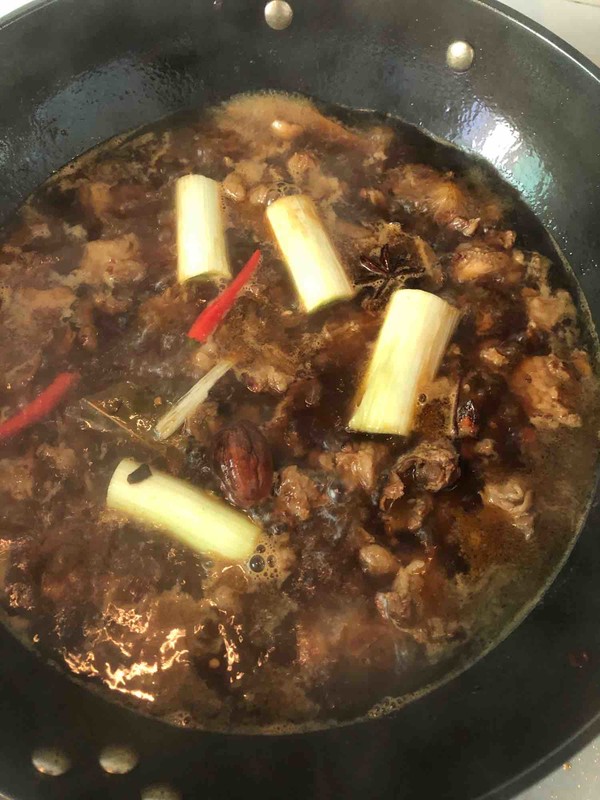 紅燒牛腩（家常版）的做法-醬香味燜菜譜