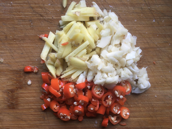 涼拌白菜梗的做法-酸辣味拌菜譜