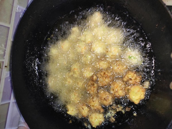 豆腐丸子的做法-咸鮮味炸菜譜