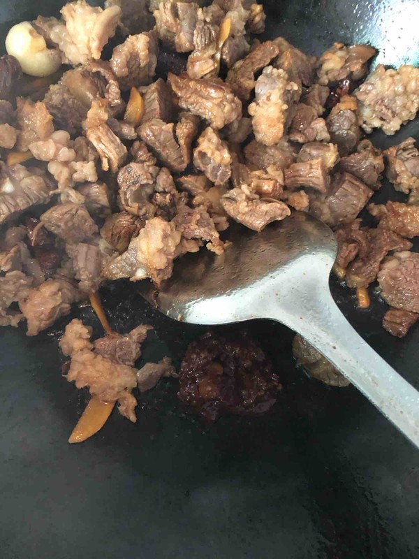 紅燒牛腩（家常版）的做法-醬香味燜菜譜