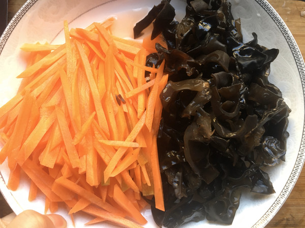 涼拌白菜梗的做法-酸辣味拌菜譜