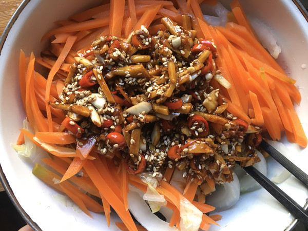 涼拌白菜梗的做法-酸辣味拌菜譜