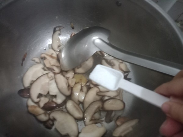 香菇燉豆腐的做法-家常味燉菜譜