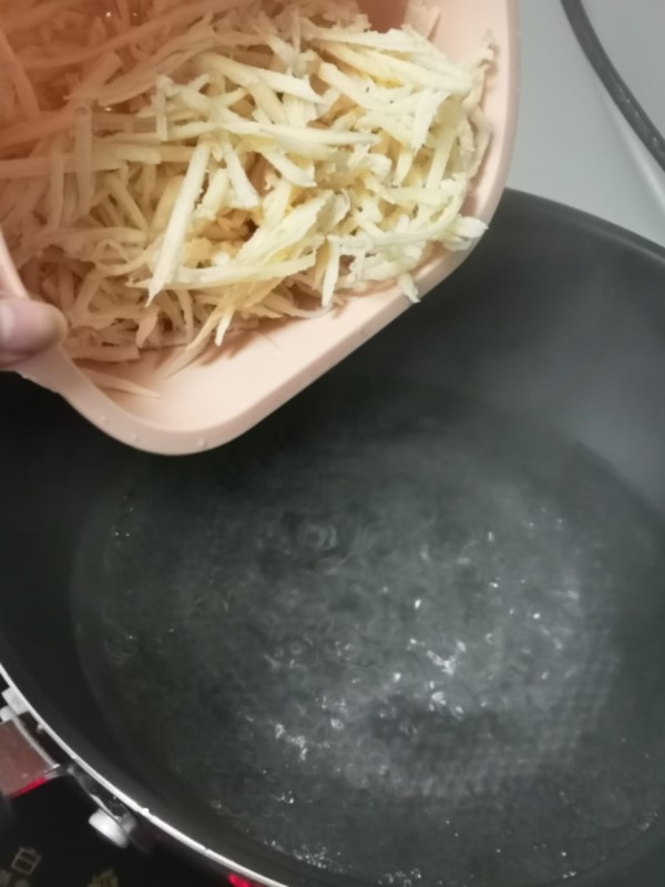 涼拌藕絲的做法-香辣味拌菜譜