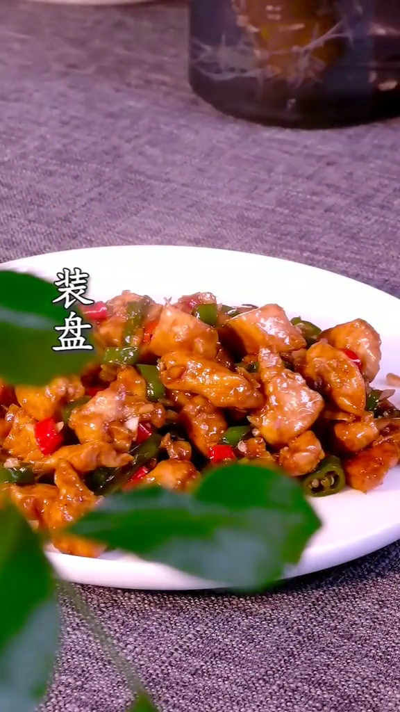 辣子雞丁的做法-家常味炒菜譜