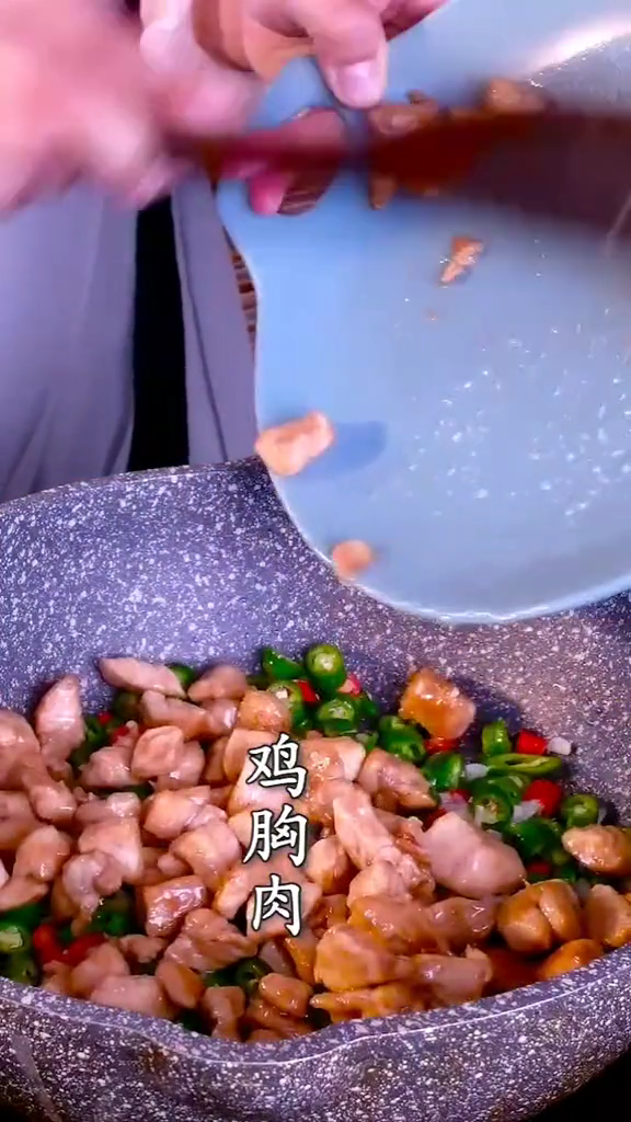 辣子雞丁的做法-家常味炒菜譜